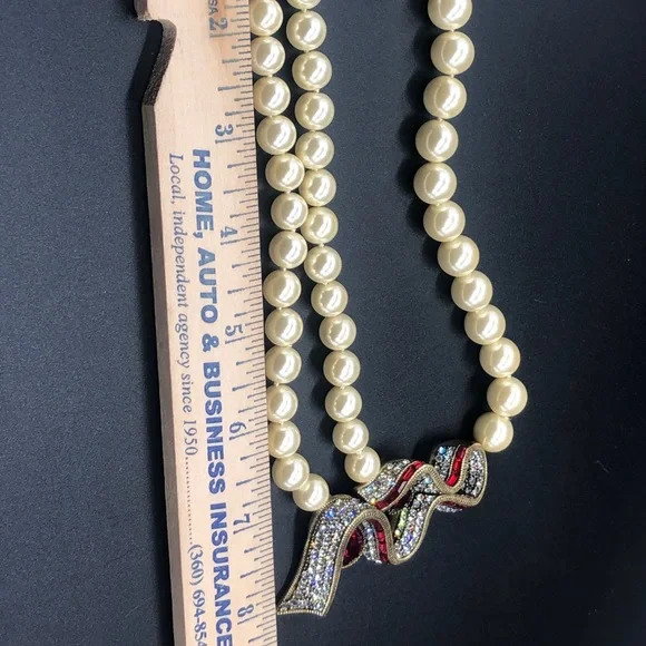 Heidi Daus 🆕 “Sweeter Than Candy”Swarovski Crystals Necklace & cream beads